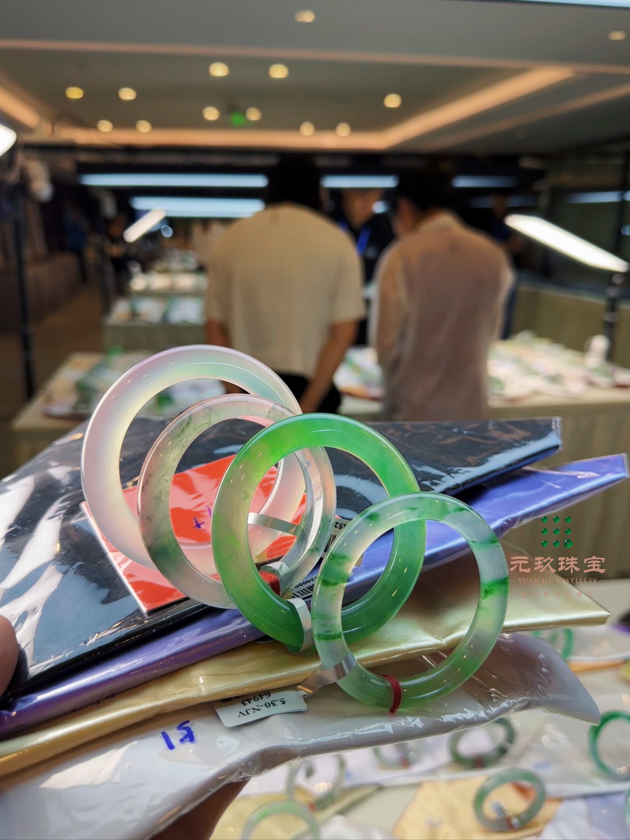 翡翠手鐲 融合天然之美與工藝之精的珠寶首飾開(kāi)發(fā)與銷售